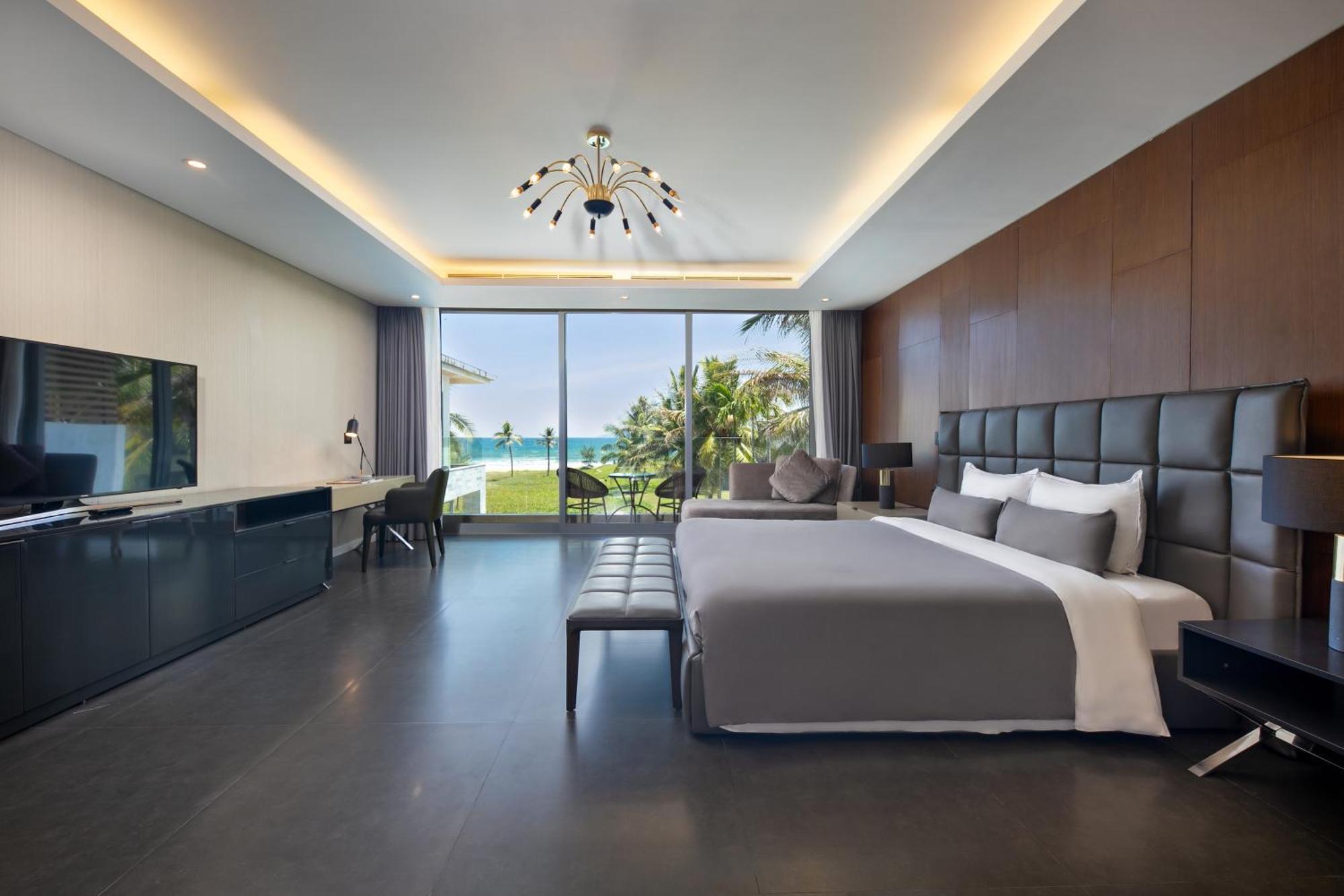 Ocean Pool Retreat In Villa