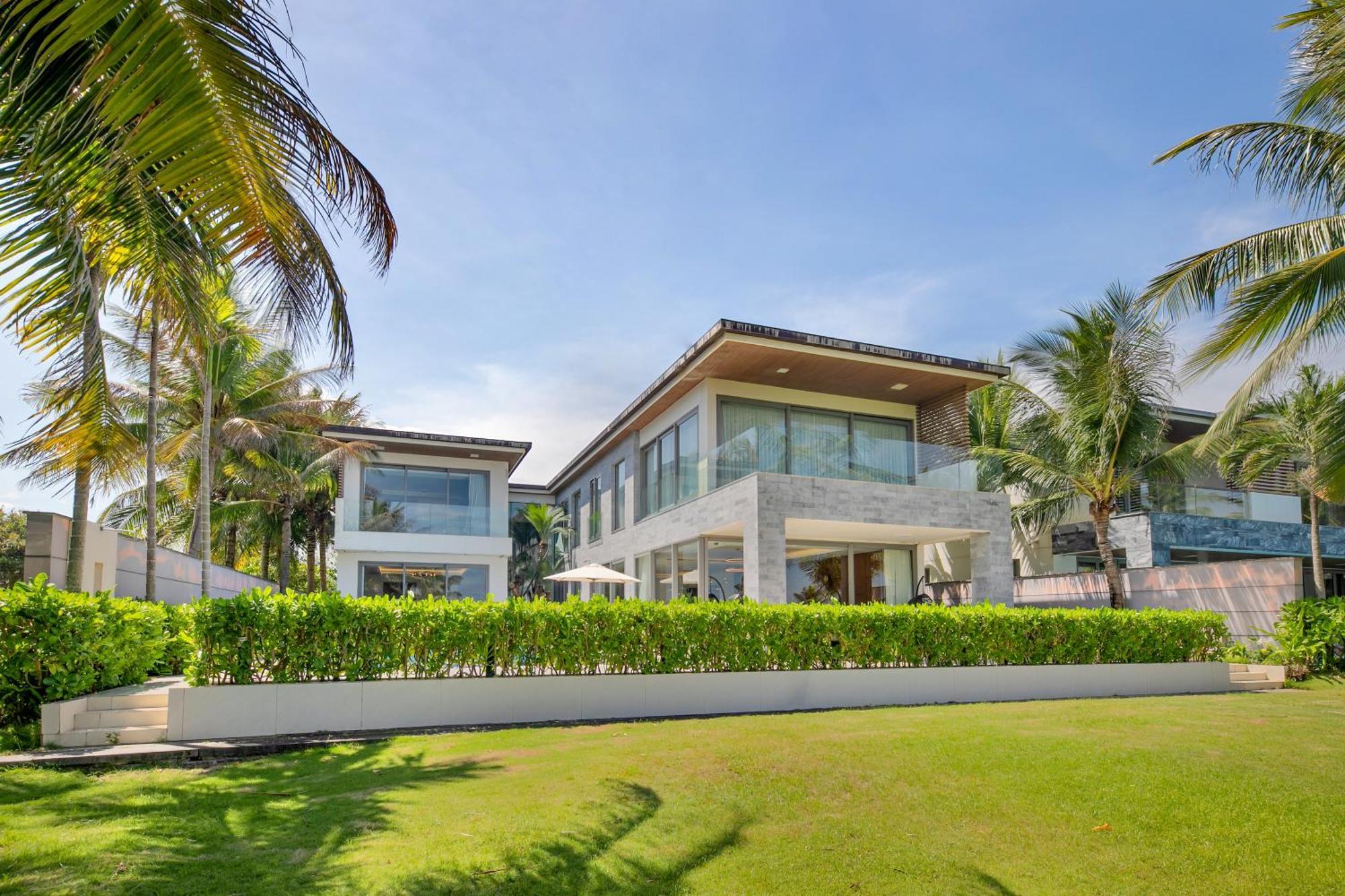 Ocean Pool Retreat In Villa